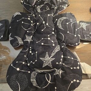 ​TinlyFinly Reversible Newborn Car Seat & Stroller Insert – New/Open box